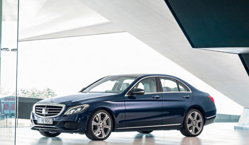2016 مرسيدس بنز الفئه C300 4MATIC ممتلئ