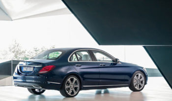 2016 مرسيدس بنز الفئه C300 4MATIC ممتلئ