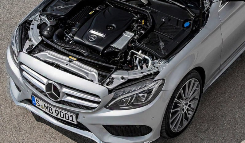2016 مرسيدس بنز الفئه C300 4MATIC ممتلئ