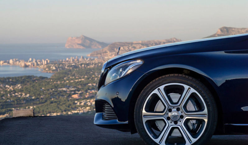 2016 مرسيدس بنز الفئه C300 4MATIC ممتلئ